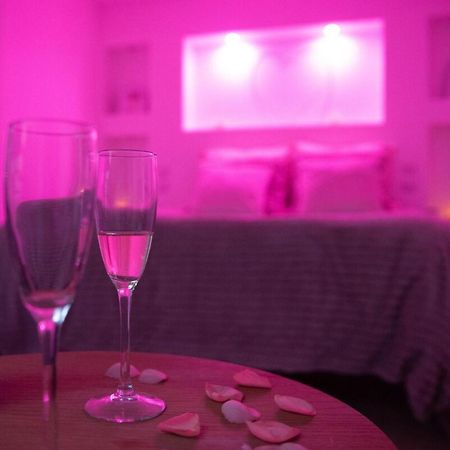 Love Room avec jacuzzi pour votre séjour en amoureux Villeneuve-de-la-Raho Exterior foto