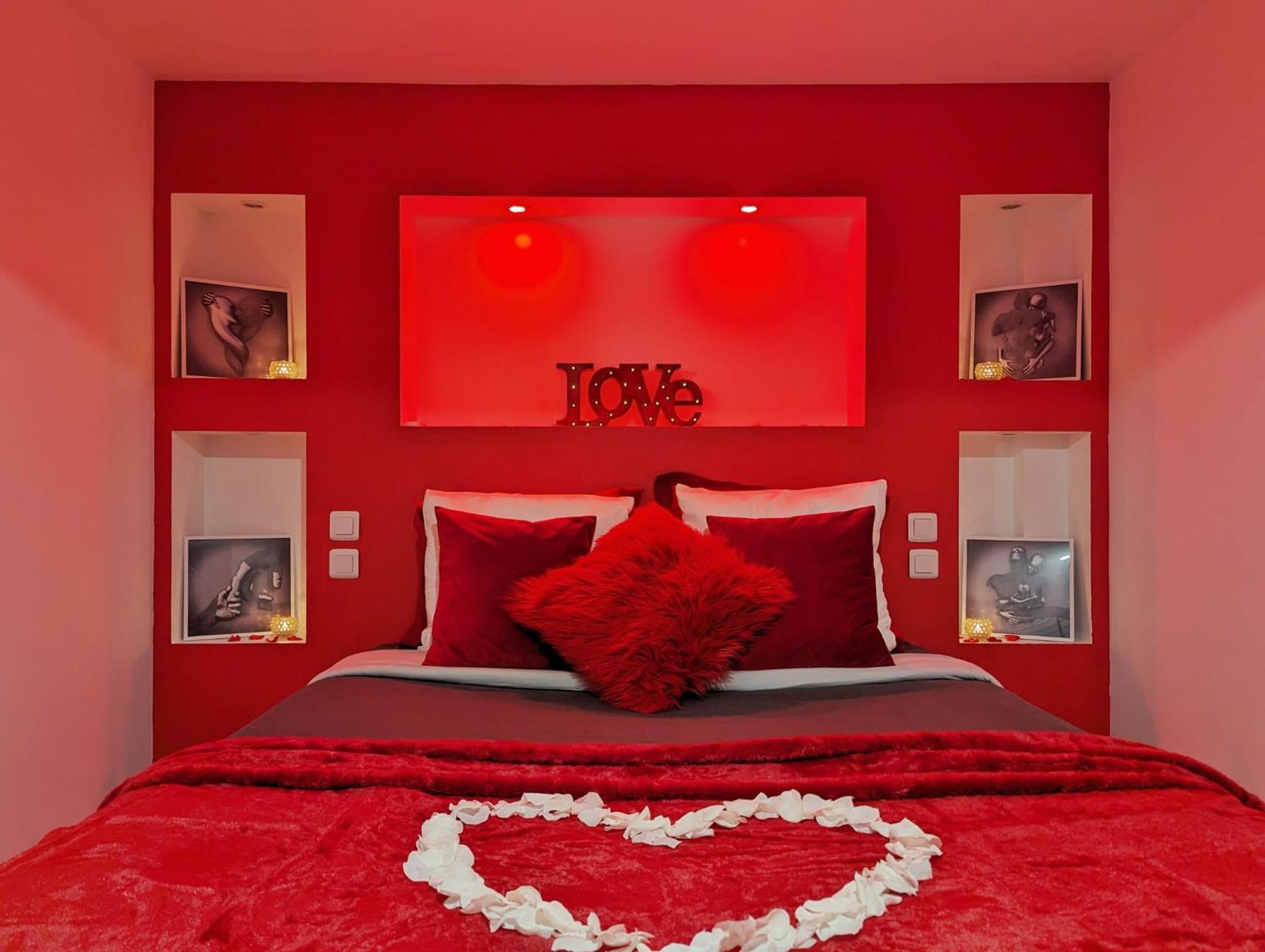 Love Room avec jacuzzi pour votre séjour en amoureux Villeneuve-de-la-Raho Exterior foto