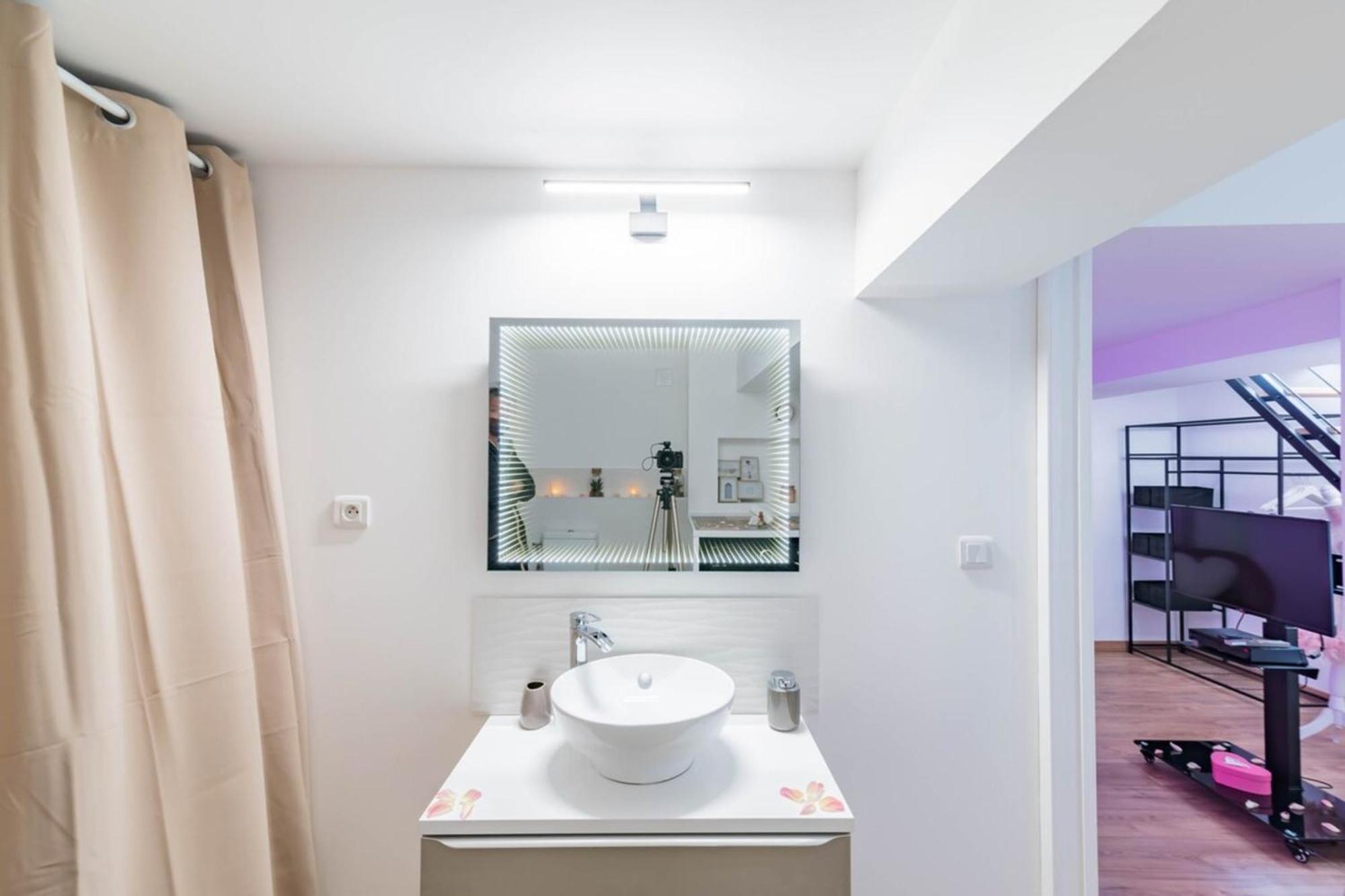Love Room avec jacuzzi pour votre séjour en amoureux Villeneuve-de-la-Raho Exterior foto