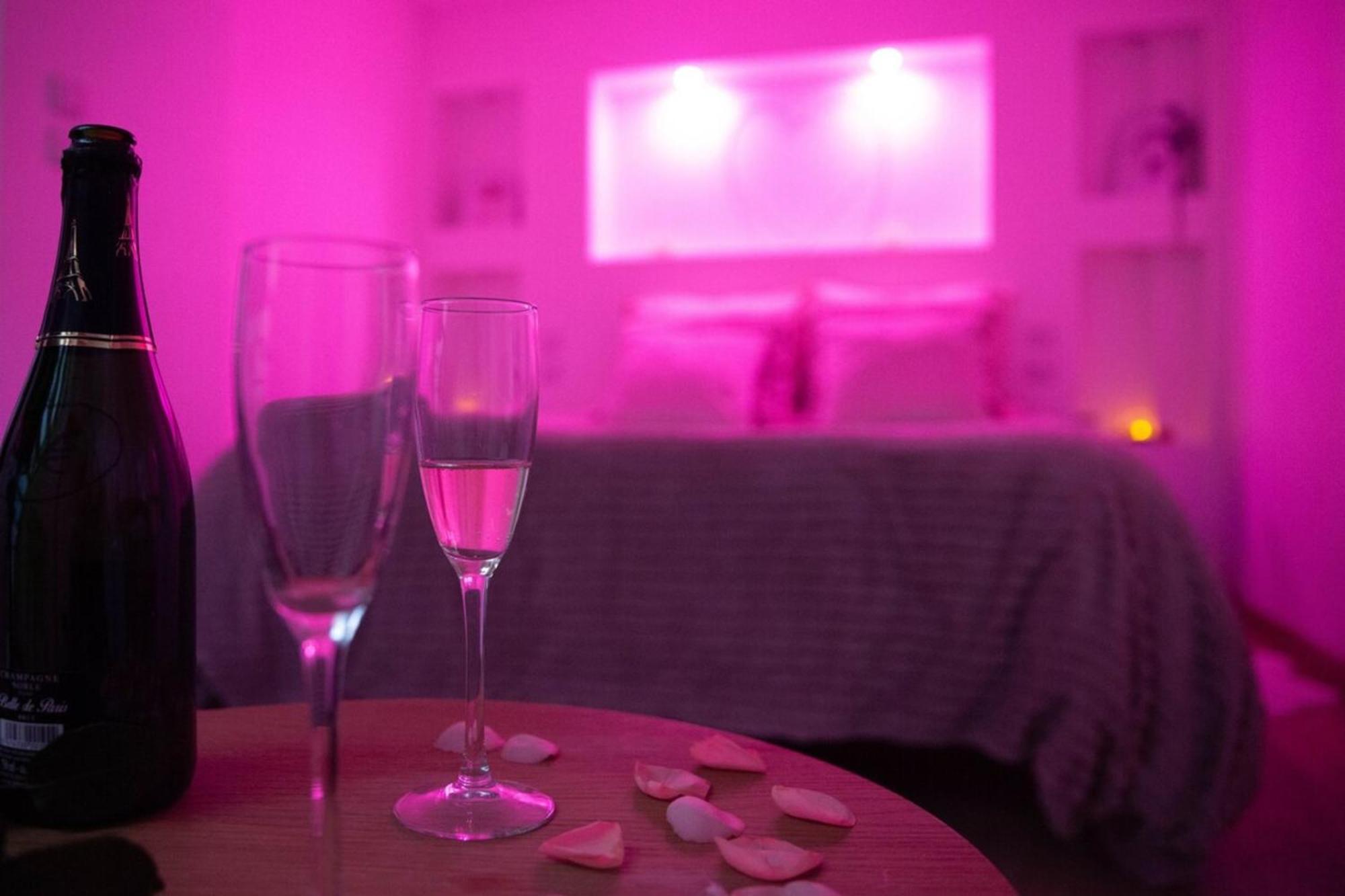 Love Room avec jacuzzi pour votre séjour en amoureux Villeneuve-de-la-Raho Exterior foto
